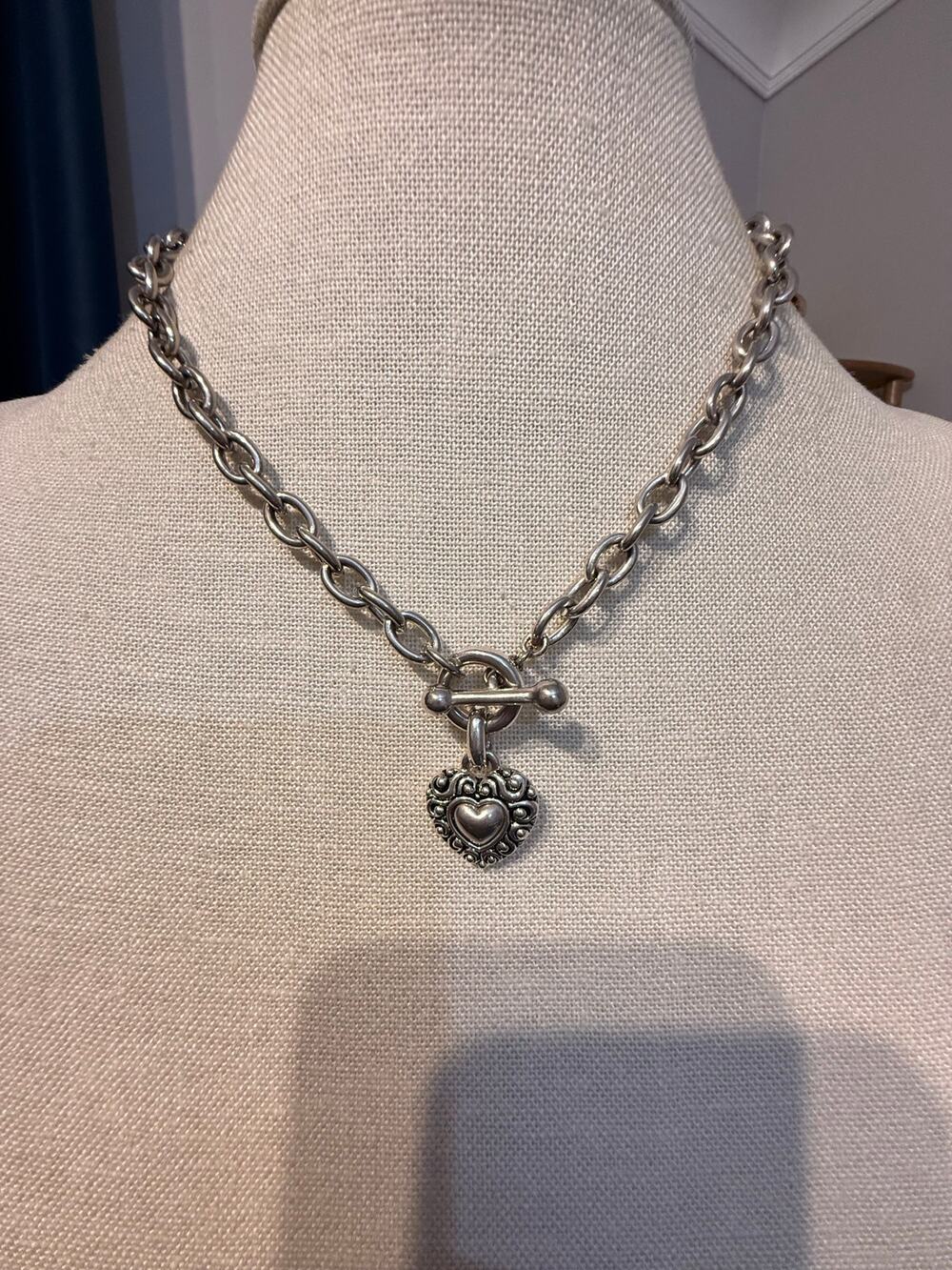 Vintage Silver Tone Heart Pendant Toggle Necklace 16”